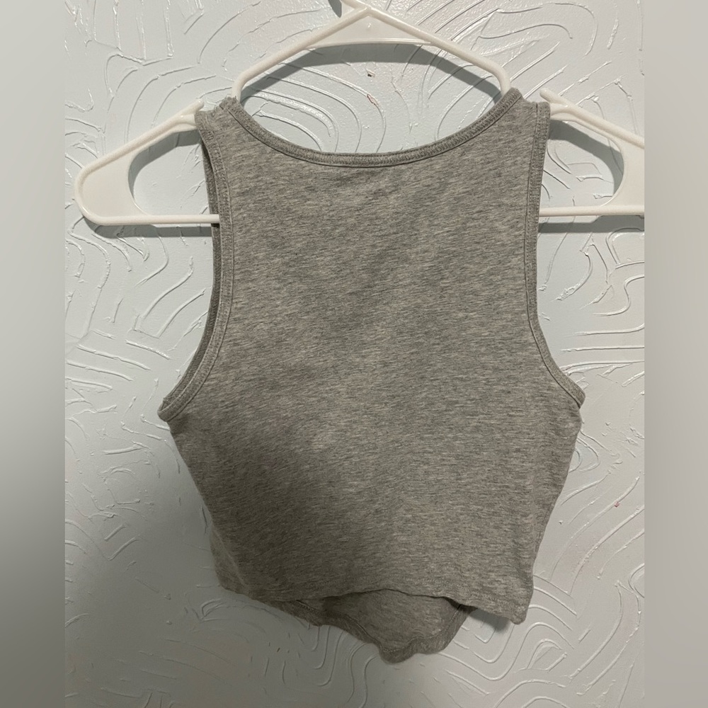 grey tank top